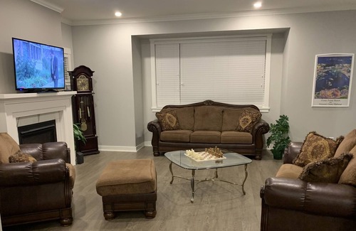 Langford Apartment | #208 Honeycrisp Ave - 3 Bed Lovely Upper Suite