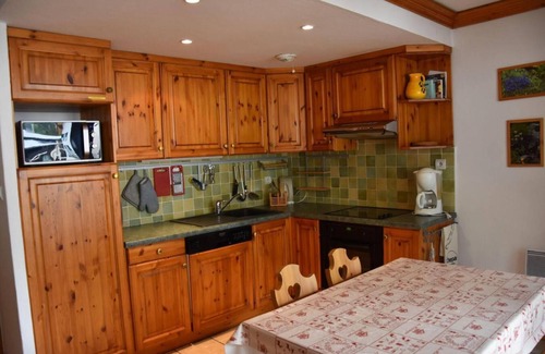 Pralognan-la-Vanoise Apartment | 20m from ski lifts, 1st floor, balcony, tv, ski locker, 50m², Pralognan-la-Vanoise