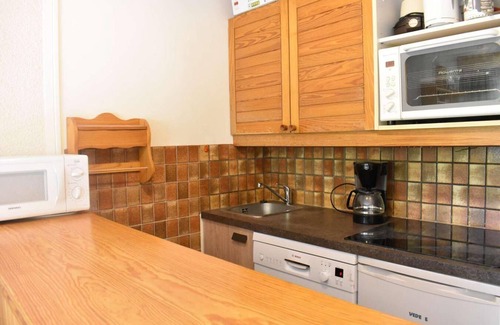 Meribel Centre Apartment | 20m from ski slopes, 4th floor, balcony, tv, ski locker, 26m², Méribel