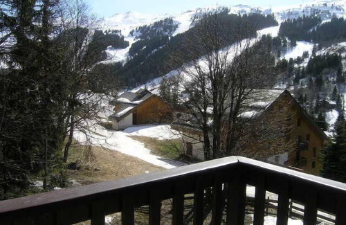 Meribel Centre Apartment | 20m from ski slopes, 2nd floor, view mountain, balcony, tv, ski locker, 40m², Méribel