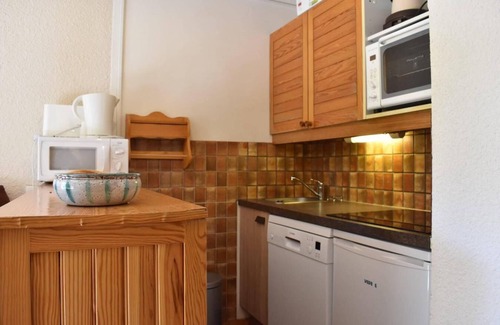 Meribel Centre Apartment | 20m from ski slopes, 3rd floor, tv, ski locker, 26m², Méribel