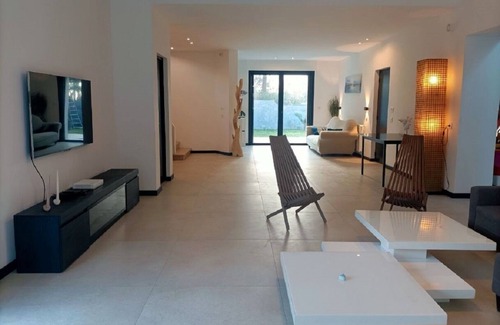 La Seyne-sur-Mer Resort | 20m from the beach, Charming villa with private garden and swimming pool