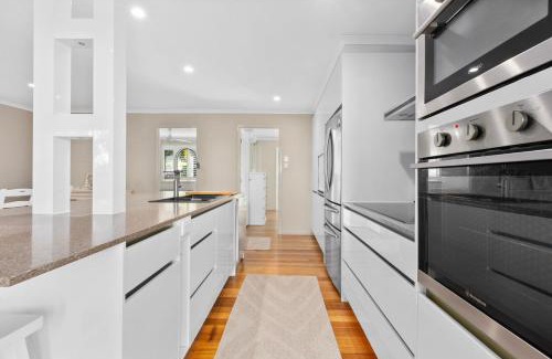 Rainbow Beach House | 21 Cooloola Drive - Rainbow Beach. Aircon. Wifi