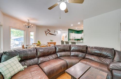 Anderson House | 21 Mi to Clemson University BBQ-Ready Lake Home
