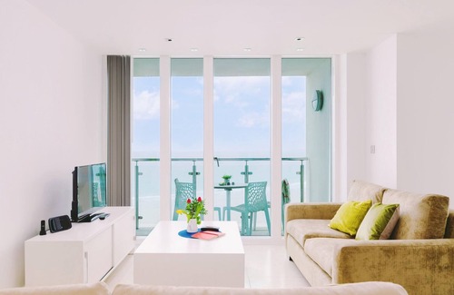 Newquay City Centre Apartment | 21 Rocklands- Fabulous sea views over Tolcarne Beach from private balcony, secure parking