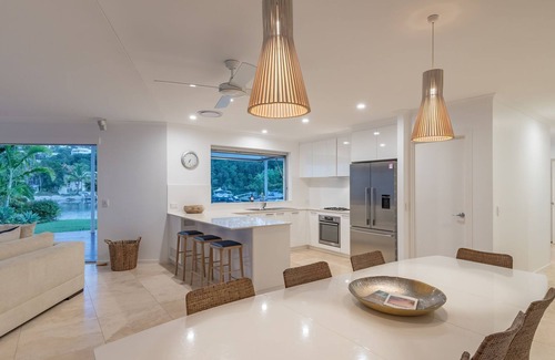 Noosa Heads House | 21 Wesley Crt Noosa Sound