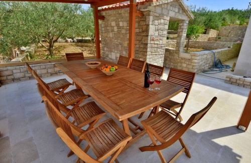 Necujam House | 210 m² House ∙ 6 bedrooms ∙ 12 guests