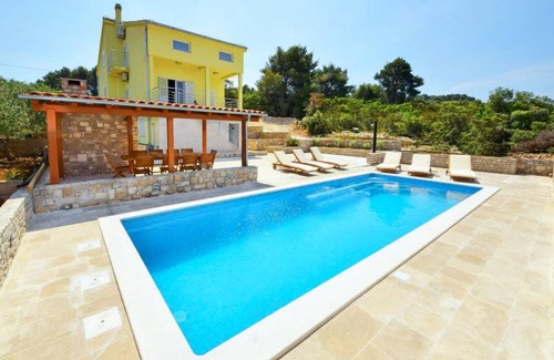 Necujam House | 210 m² House ∙ 6 bedrooms ∙ 12 guests