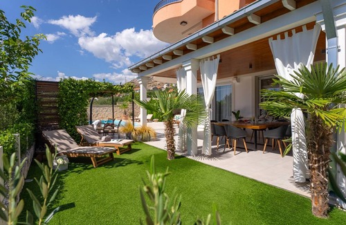 Mravince Villa | 210 m² Villa ∙ 6 bedrooms ∙ 10 guests