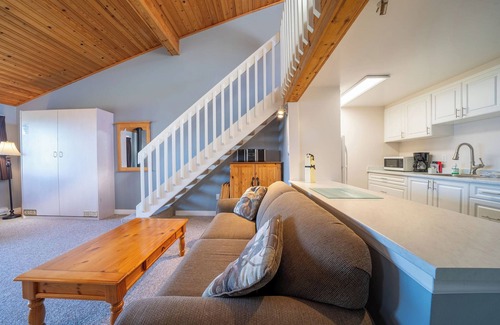 Regional District of Nanaimo Condo | #212 Upper Beach View Suite at Shorewater Resort, Qualicum Beach