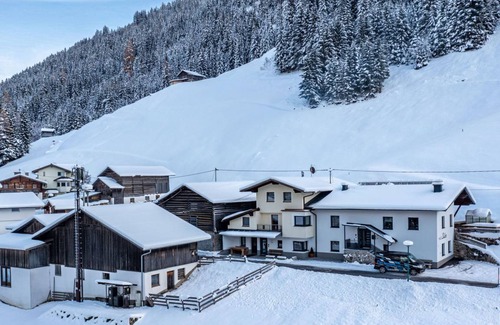 See Apartment | 213 m² Apartment ∙ 8 bedrooms ∙ 20 guests