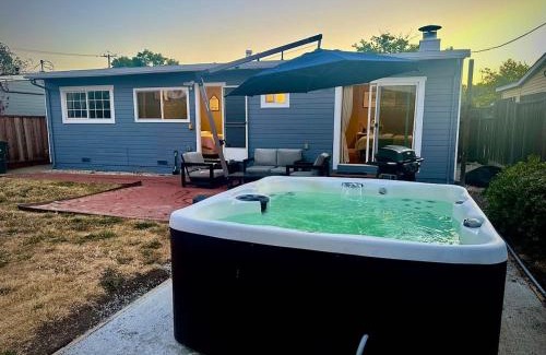 East San Mateo House | 2139 SanMateo 3B AC Home Parking WIFI fully Fenced Yard