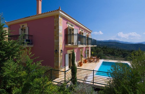 Fiskardo Villa | 215 m² Villa ∙ 3 bedrooms ∙ 7 guests
