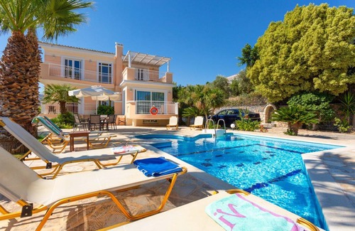 Agia Triada Villa | 215 m² Villa ∙ 4 bedrooms ∙ 8 guests