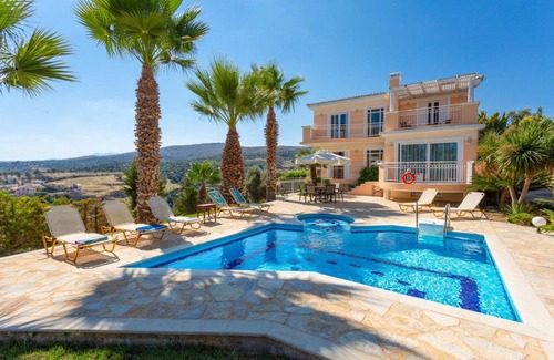 Agia Triada Villa | 215 m² Villa ∙ 4 bedrooms ∙ 8 guests