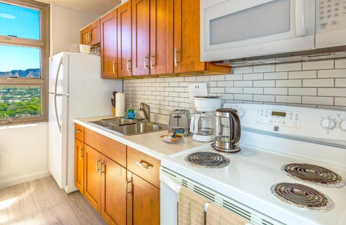 Waikiki Apartment | 21st Floor with Panoramic Ocean Views | 1 Block to Beach | Free Parking & WIFI
