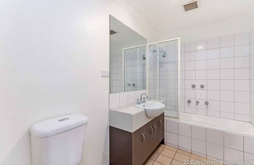 Warrnambool House | 22 Gilles St Apartments CBD Entire in Warrnambool Up to 6 guests