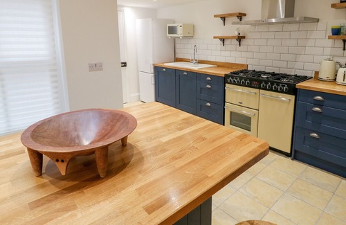 Pickering Cottage | 22 HALLGARTH, family friendly, character holiday cottage in Pickering