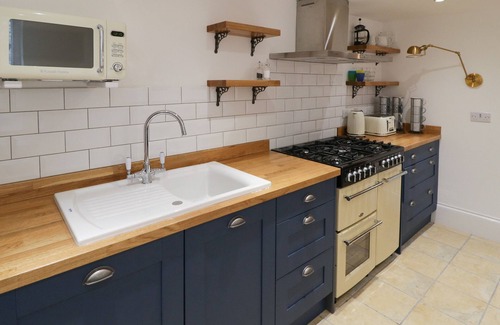 Pickering Cottage | 22 HALLGARTH, family friendly, character holiday cottage in Pickering