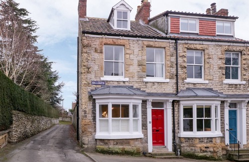 Pickering Cottage | 22 HALLGARTH, family friendly, character holiday cottage in Pickering