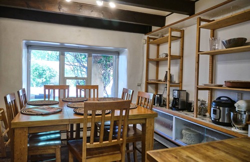 Taos House | 22 Room Adobe MANSION - 6 master bedrooms, 6.5 bath, Spa and Sauna, Pro Range