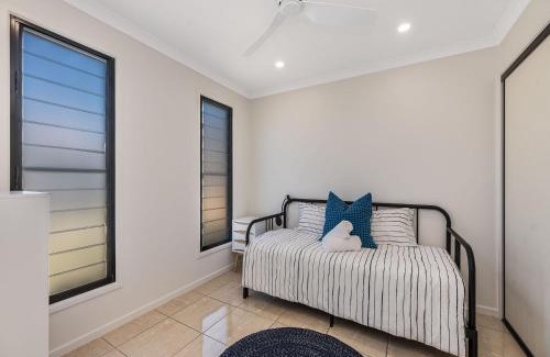 Moffat Beach House | 22 Seaview Terrace Moffat Beach