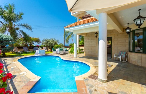 Ayia Marina Chrysochous Villa | 220 m² Villa ∙ 4 bedrooms ∙ 8 guests
