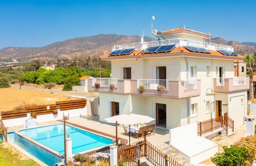 Ayia Marina Chrysochous Villa | 220 m² Villa ∙ 3 bedrooms ∙ 7 guests