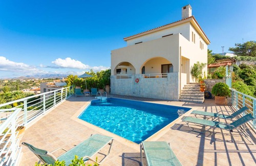 Roussospiti Villa | 220 m² Villa ∙ 3 bedrooms ∙ 6 guests