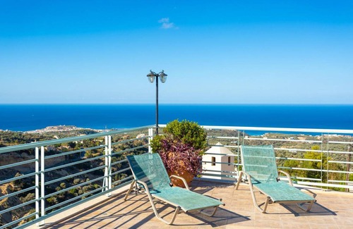 Roussospiti Villa | 220 m² Villa ∙ 3 bedrooms ∙ 6 guests
