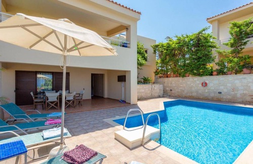 Roussospiti Villa | 220 m² Villa ∙ 4 bedrooms ∙ 9 guests