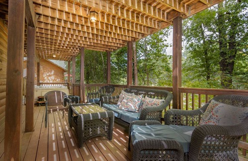 Branson Cedars Cabin | 223 m² Cabin ∙ 4 bedrooms ∙ 12 guests