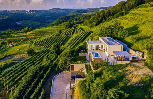 Momjan Villa | 224 m² Villa ∙ 4 bedrooms ∙ 8 guests
