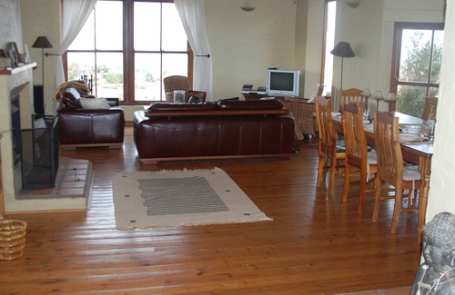 Wavecrest House | 225 m² Apartment ∙ 4 bedrooms ∙ 7 guests