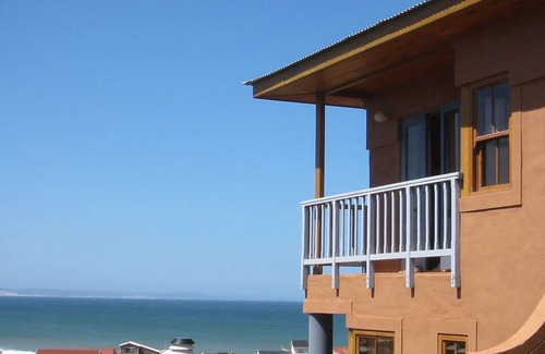 Wavecrest House | 225 m² House ∙ 4 bedrooms ∙ 7 guests