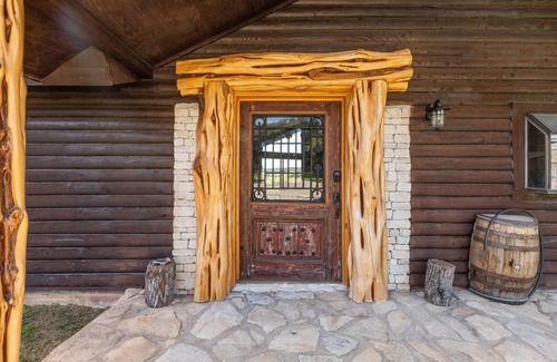 Kerrville House | 228 m² House ∙ 4 bedrooms ∙ 9 guests