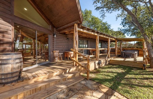 Kerrville House | 228 m² House ∙ 4 bedrooms ∙ 9 guests