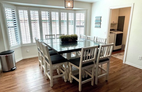 Montgomery Cottage | 2300 Sq Ft, 4/2 ❤️ 2 Minutes From Lake Conroe