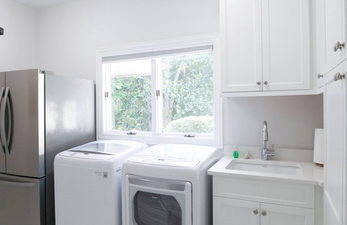 Vanderhorst Plantation House | 235 Glen Abbey ~ Spacious 5 Br Near Beach ~ Last Minute Special!