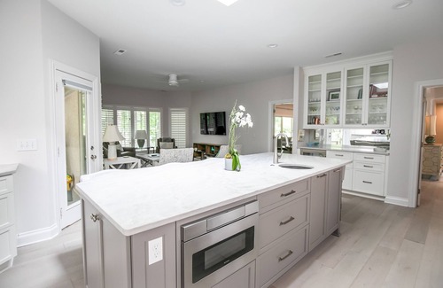 Vanderhorst Plantation House | 235 Glen Abbey ~ Spacious 5 Br Near Beach ~ Last Minute Special!