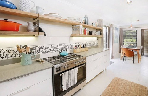 Voelklip House | 235 on Tenth | Beach Walks & Mountain Views | Pets