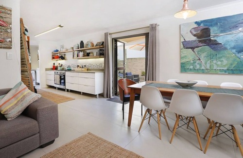 Voelklip House | 235 on Tenth | Beach Walks & Mountain Views | Pets