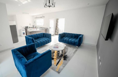 Lusaka Apartment | 24/7 Solar Power| Wi-Fi| 5 mins to East Park Mall Safe