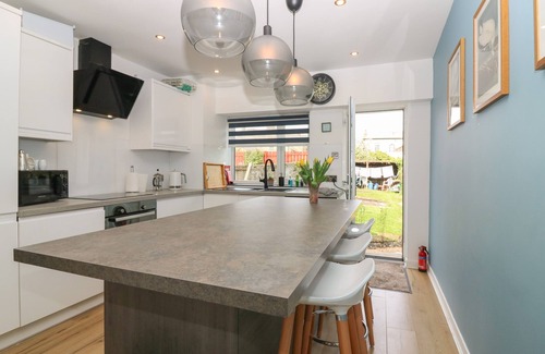 Banff Cottage | 24 BRIDGE STREET, pet friendly, with a garden in Banff