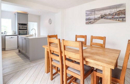 Conwy Cottage | 24 CADNANT PARK, with a garden in Conwy