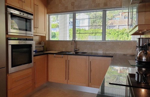 Gordons Bay Central Apartment | '24 Gordonia' - Spacious Condo, Sleeps 7, Easy Beach Access and Ocean Views