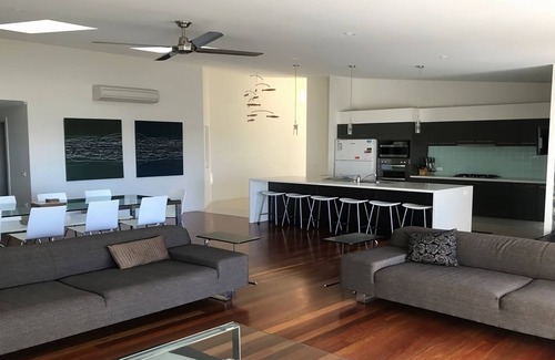 Tura Beach House | 24 Kangaroo Run, Tura Beach
