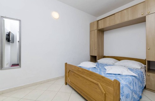 Pirovac Apartment | 24 m² Apartment ∙ 2 guests