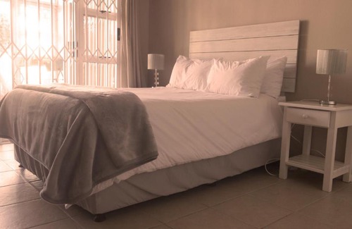 Pollok Beach Villa | 24 Summerseas