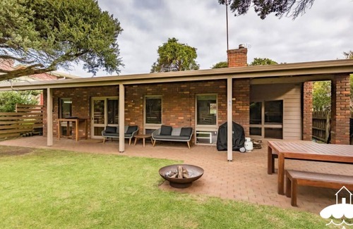 Sandy Point House | 24 Sunshine Rise, Sandy Point